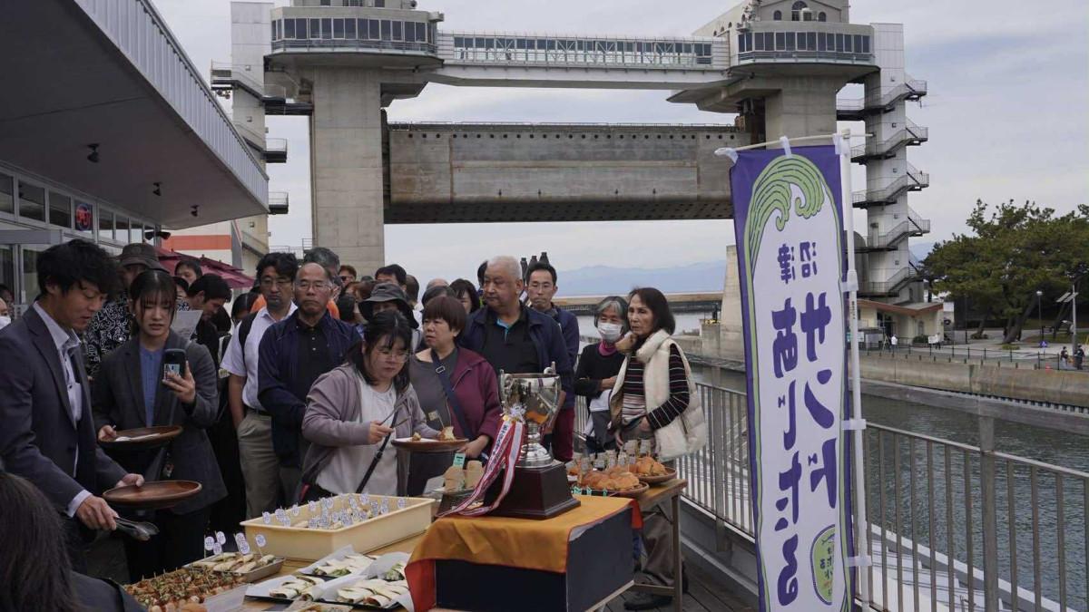 「沼津あじたるサンド」お披露目会の様子