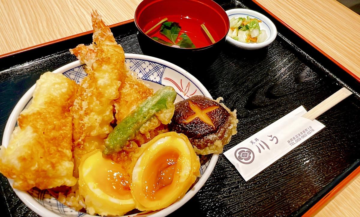 「川う」の「勝利！沼津西浦産 黄金トロたまご入り天丼」