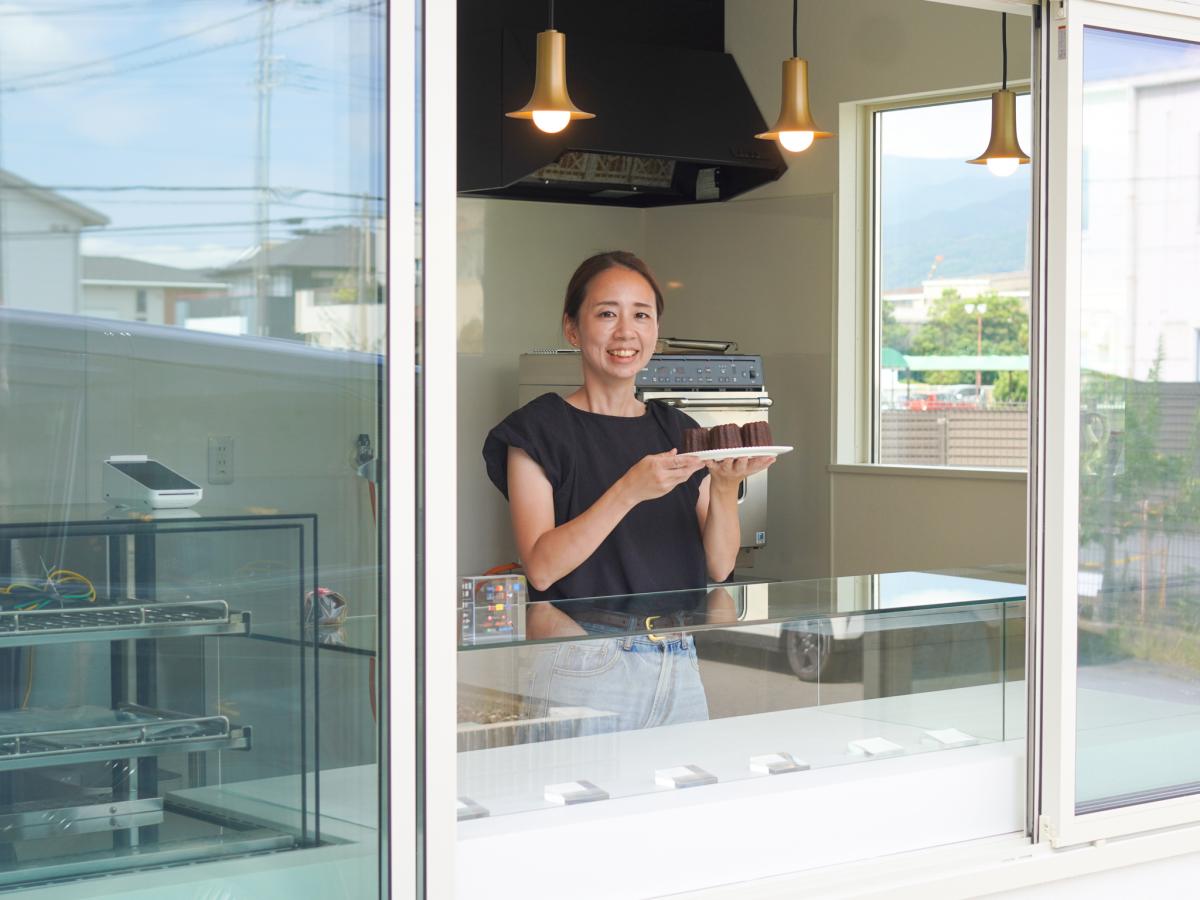 「EFU CANNELE」店主の若月由佳さん