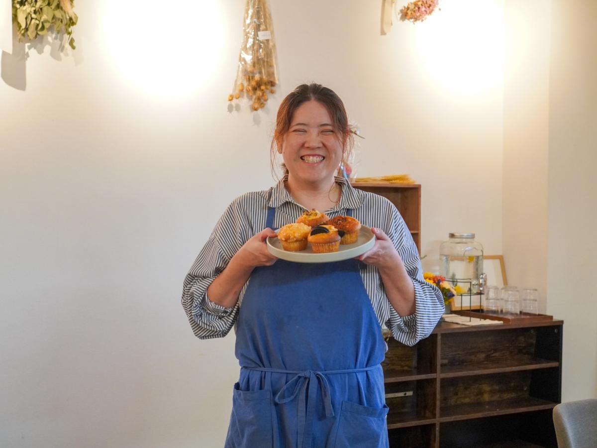 「cafe ＆ bake 麦小屋」の岡田さん
