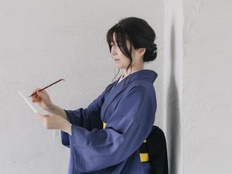 沼津市出身で裾野市を拠点に活動する書道家・伊藤翠香（本名＝伊藤日登美）さんの個展「あわい」が10月31日～11月2日、チャトラコーヒー（沼津市大手町）で開催される。