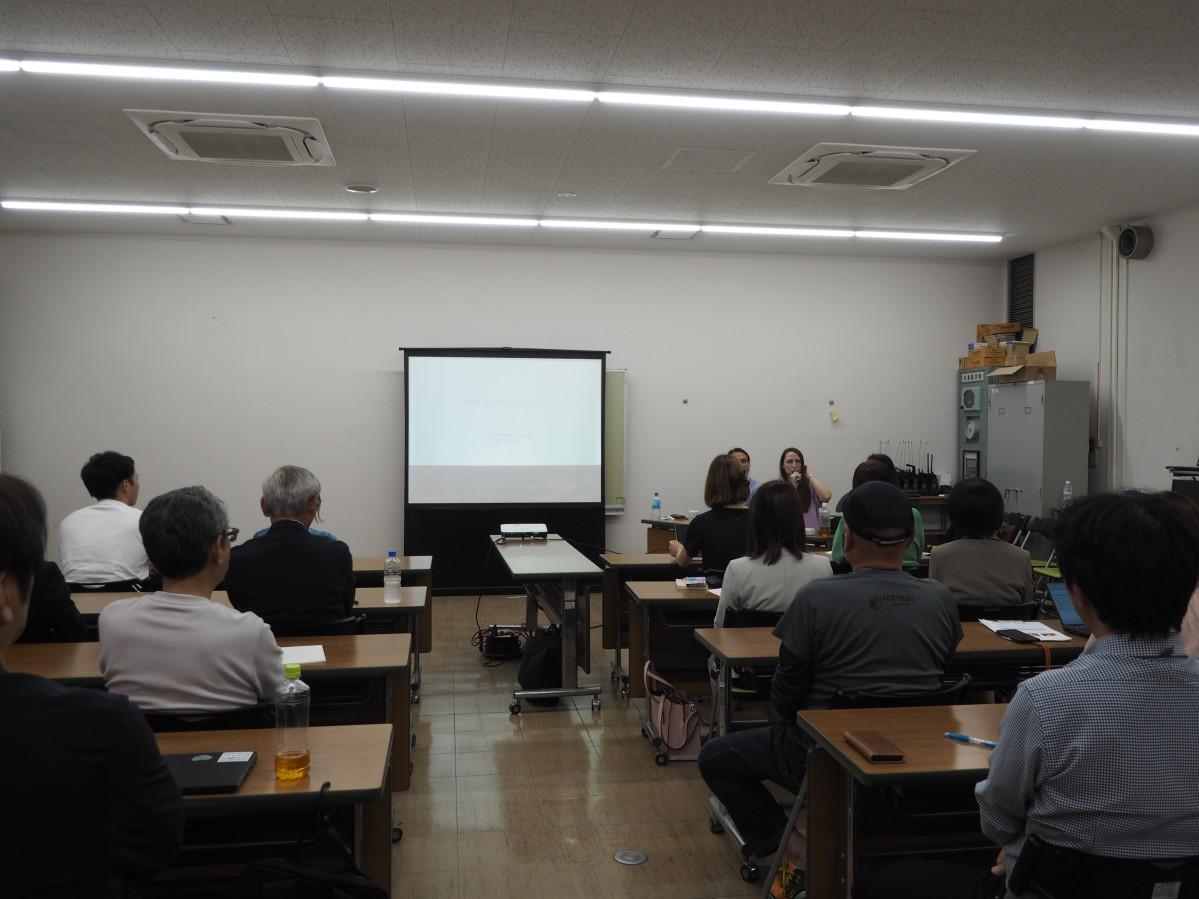 満席となった活動報告会の会場