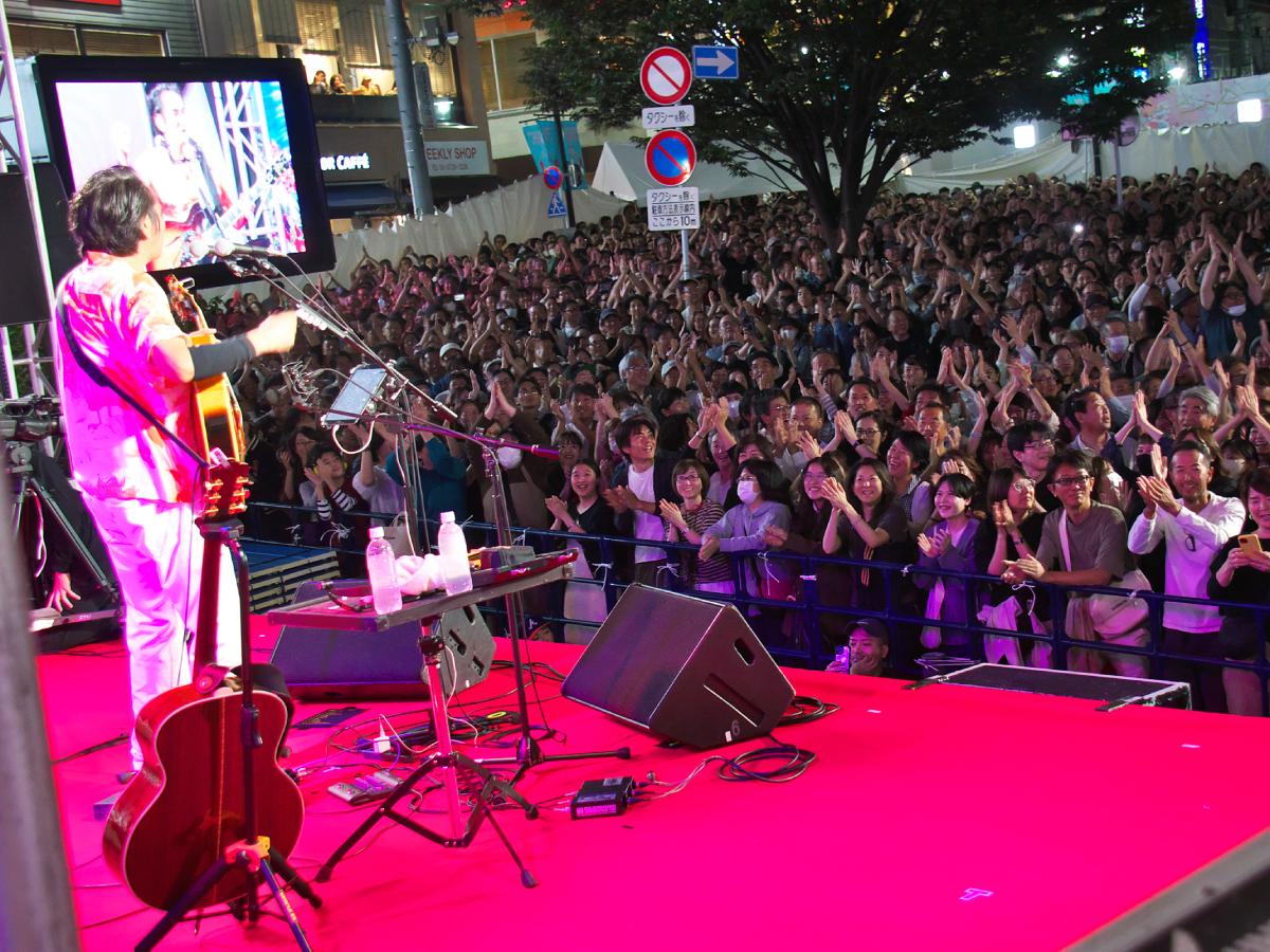 「自由が丘女神まつり」駅前特設ステージでは音楽やダンスのプログラムも（写真は前回開催時の様子）（写真提供＝自由が丘商店街振興組合）