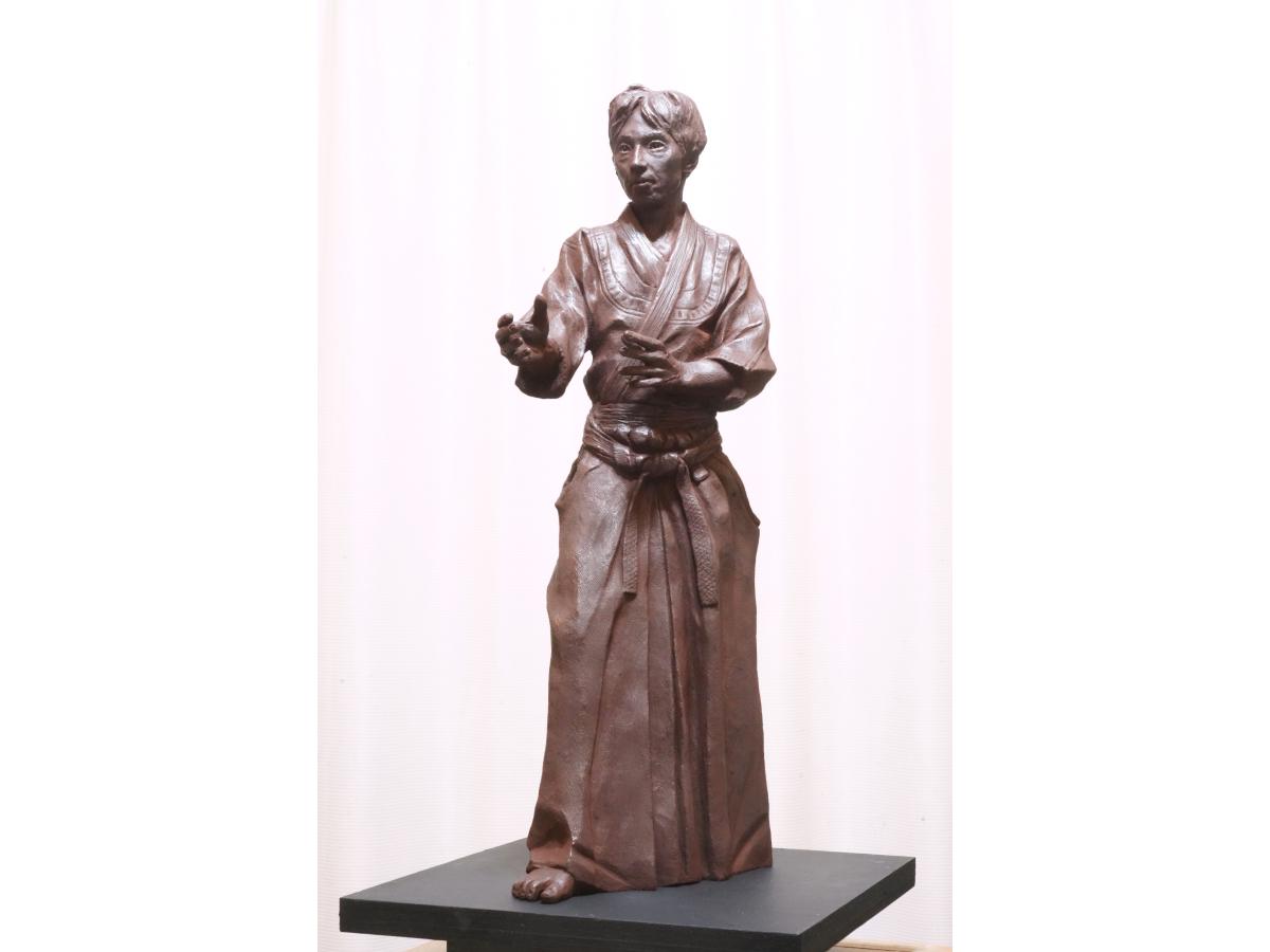 松田光司さんの作品「合気―静」（H54×15×27cm）