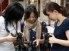 自由が丘の街中で撮影指導-オリンパスが女性向け写真講座