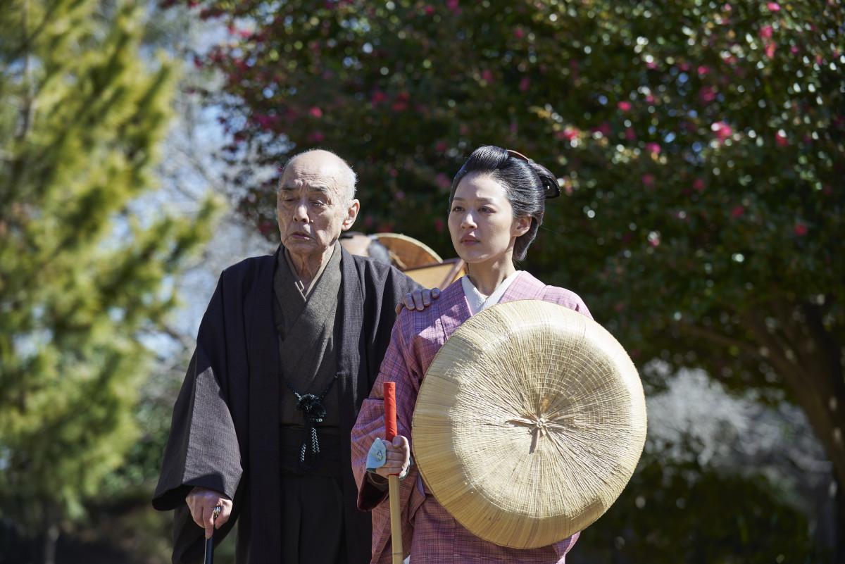 映画「SENSEKI」で鷹見泉石の娘・チヨを演じた森寧々さん（右）