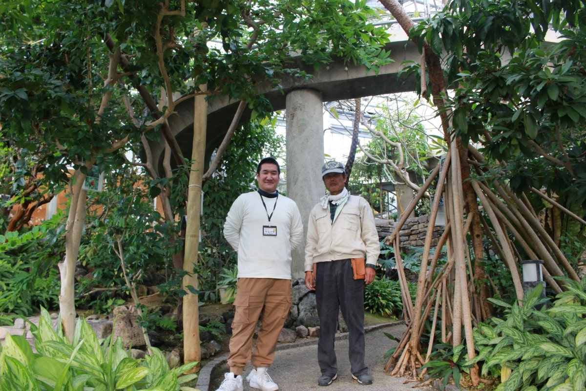 施設スタッフの谷口史延さん(左)と西川孝一さん(右) 加古川経済新聞