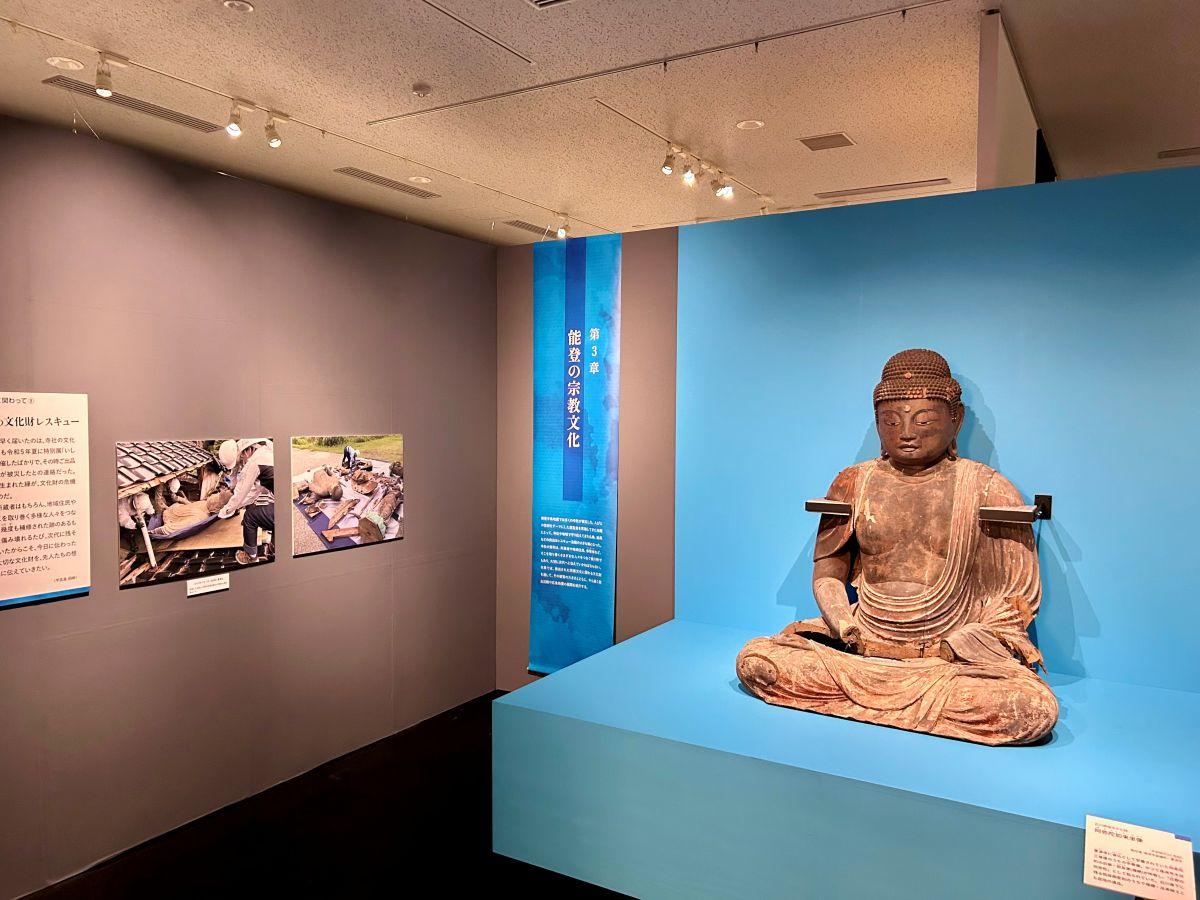 救出された曹源寺(珠洲市)の木造阿弥陀如来坐像