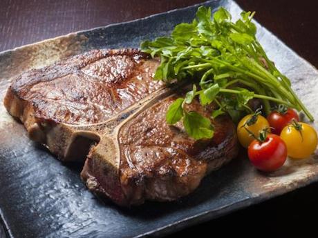 神田錦町にTボーンステーキ&生本マグロ&日本酒の和食店「いろにしき」
