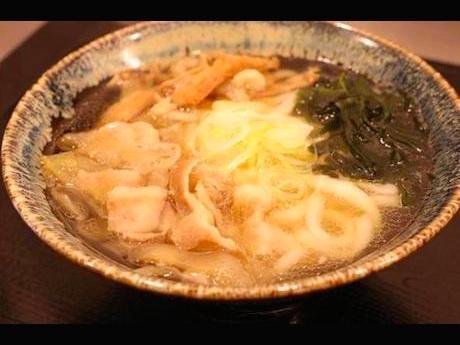 「うどんそば店りっちゃん」の「かすうどん」