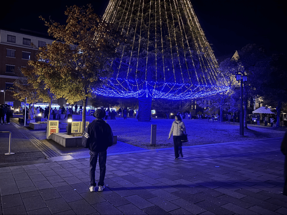会場となった同志社大学図書館前。サンクタスコート南側