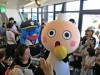 京都タワーの「たわわちゃん」誕生日 京都鉄道博物館の「ウメテツ」も登場