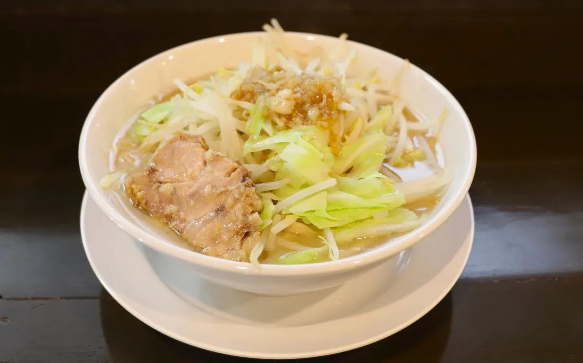 乳化スープの二郎系ラーメン「ラーメン」