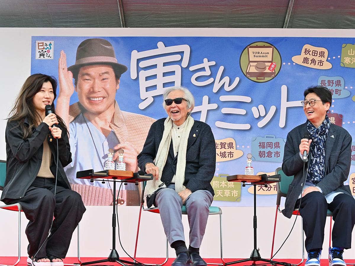 （左から）ヒコロヒーさん、山田洋次監督、北山雅康さん