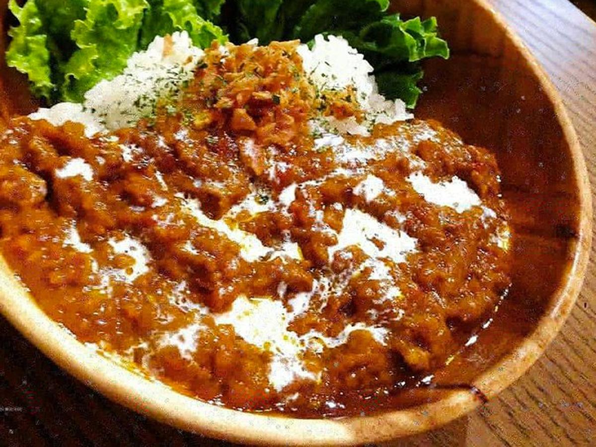 「シントミカリー」のカレー