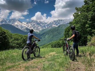 電動アシストマウンテンバイクで白馬の魅力に触れるガイドツアー開催へ