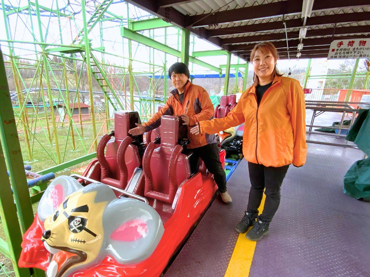 （左から）高橋健一園長と三村瑞穂さん