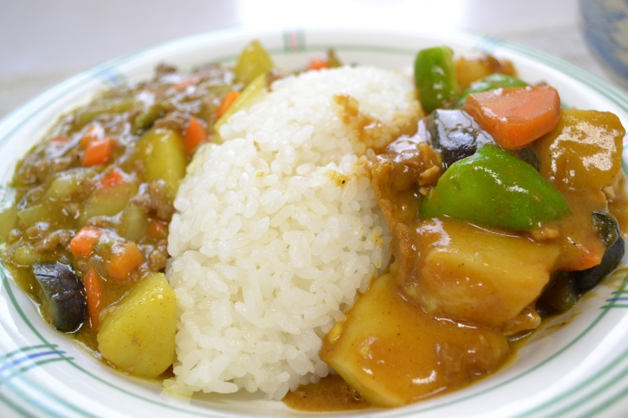 市役所の食堂で提供される「小平夏野菜カレー」