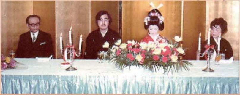 下崎闊さんの仲人を務める手塚治虫(左端)