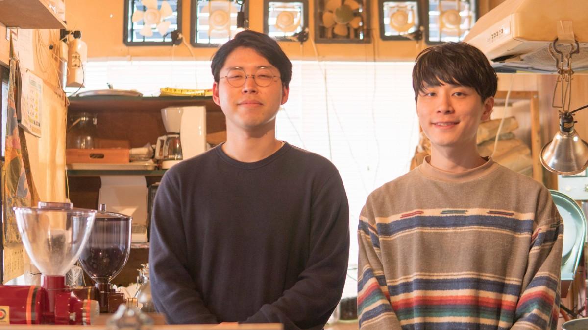 左=店長の鈴木仰さん、右=スタッフの原康太さん (photo by Yosuke Sato)