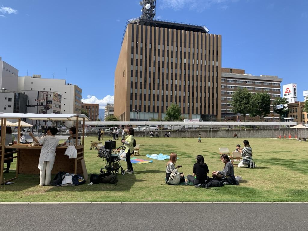 昨年の「甲府まちなか社会実験」の様子。(写真提供=甲府まちなかエリアプラットフォーム)