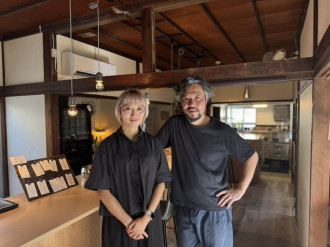 甲府・中央に「ワインと焼そば simple」 移転しメニュー一新
