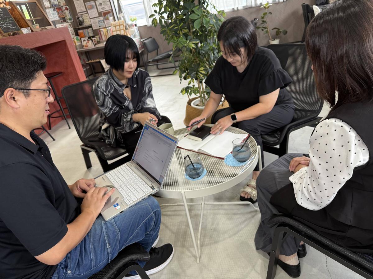 「はじめての副業マルシェ」イベントメンバー打ち合わせの様子。