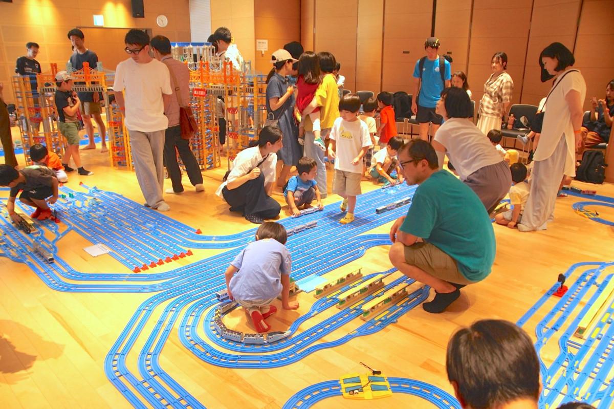 「プラレーラー」による巨大なレイアウトで遊べる。写真は前回の様子