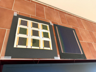 青葉台でペロブスカイト太陽電池の実証実験　屋内光で発電性能を検証