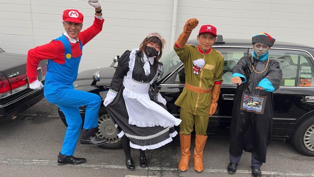 一部の乗務員がさまざまな仮装で運行する。写真は昨年の様子（写真提供＝三和交通）