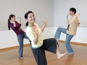オリジナルの振り付けや歌詞を考案し、ワークショップでダンスを猛特訓中