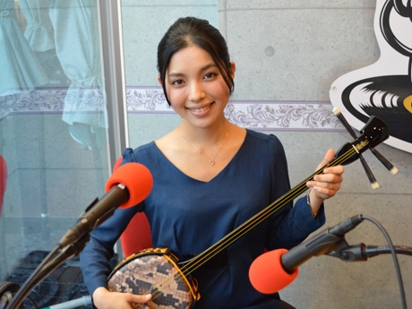 シマ唄を披露した城南海さん
