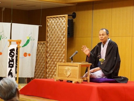 100回目の高座の様子