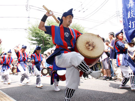昨年のエイサー踊りの様子