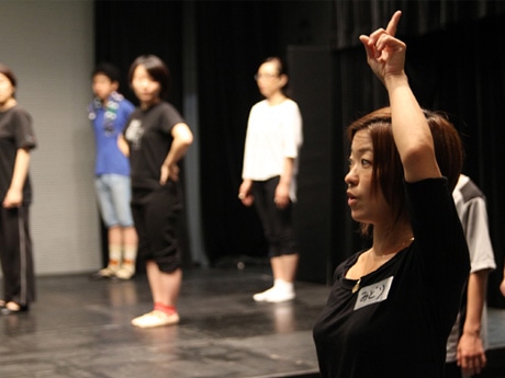 ダンス講師としての活動もする、パントマイムパフォーマーの鷲田実土里（みどり）さん
