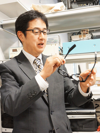 開発秘話について話す加納慎一郎准教授