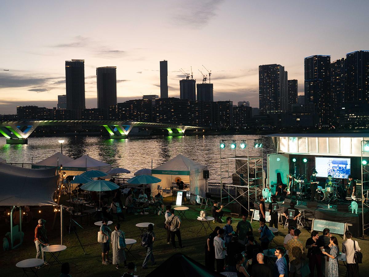 豊洲の海辺でウイスキーと音楽を楽しむ「ROCK’NDAAL JAPAN FES 2025」