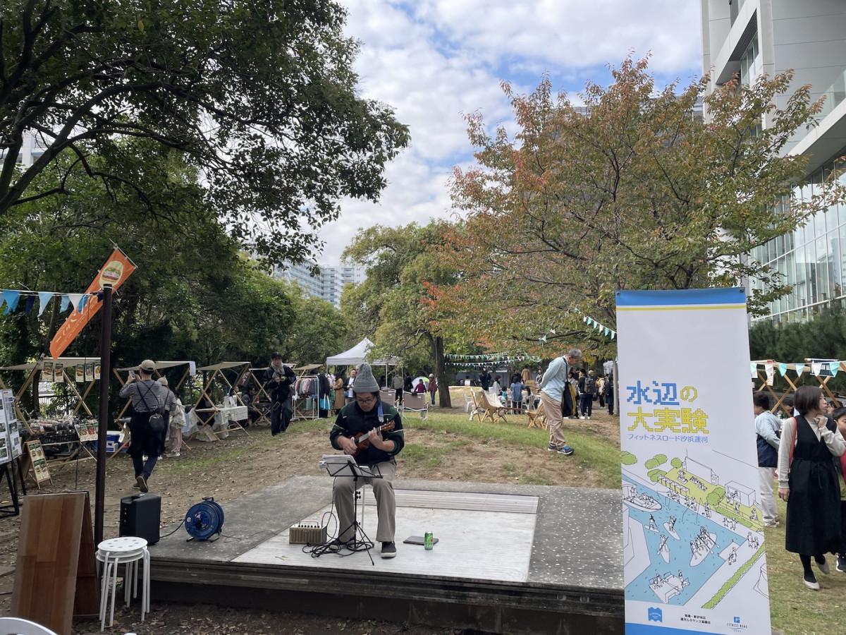 汐浜運河沿いの公園を利用した「汐浜運河マルシェ」