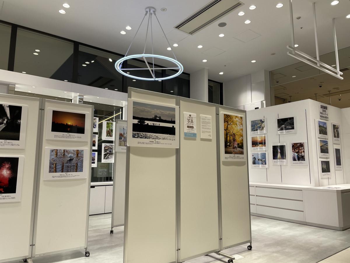有明ガーデン2階の展示スペースで入賞作品を展示