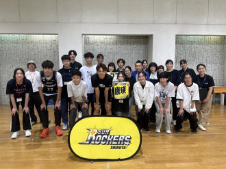 江東・塩浜の東京保健医療専門職大で体験型講習　バスケ選手が中高生指導