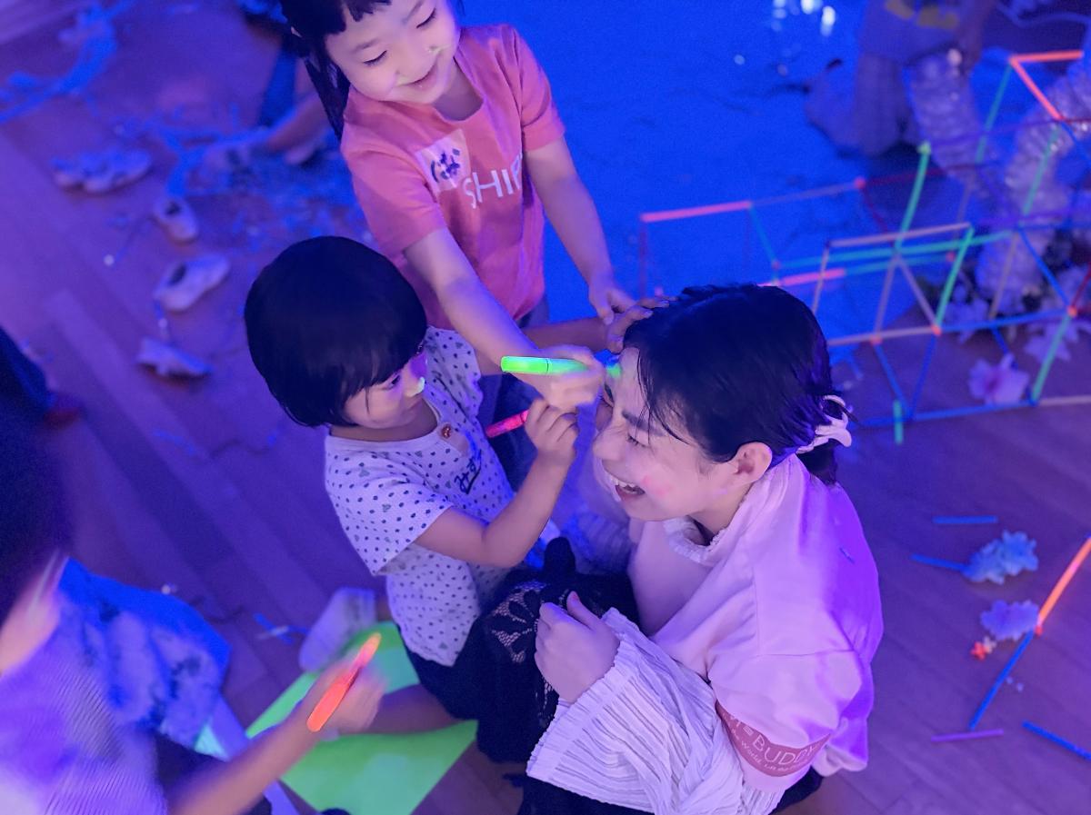 保育士をはじめ子育ての専門家が集まって、子どもたちと対峙する