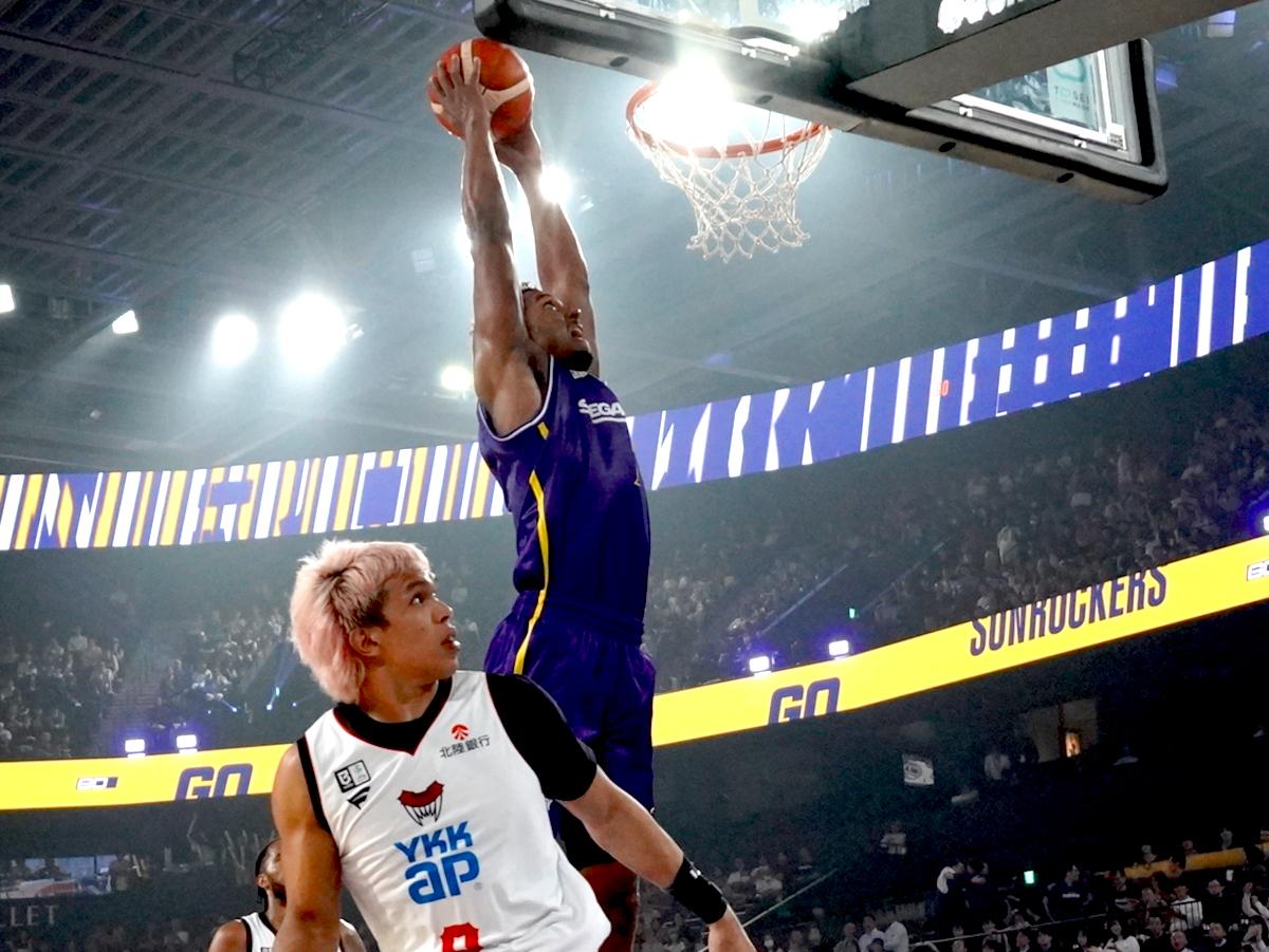 力強いダンクを叩き込んだドンテ・グランタム選手