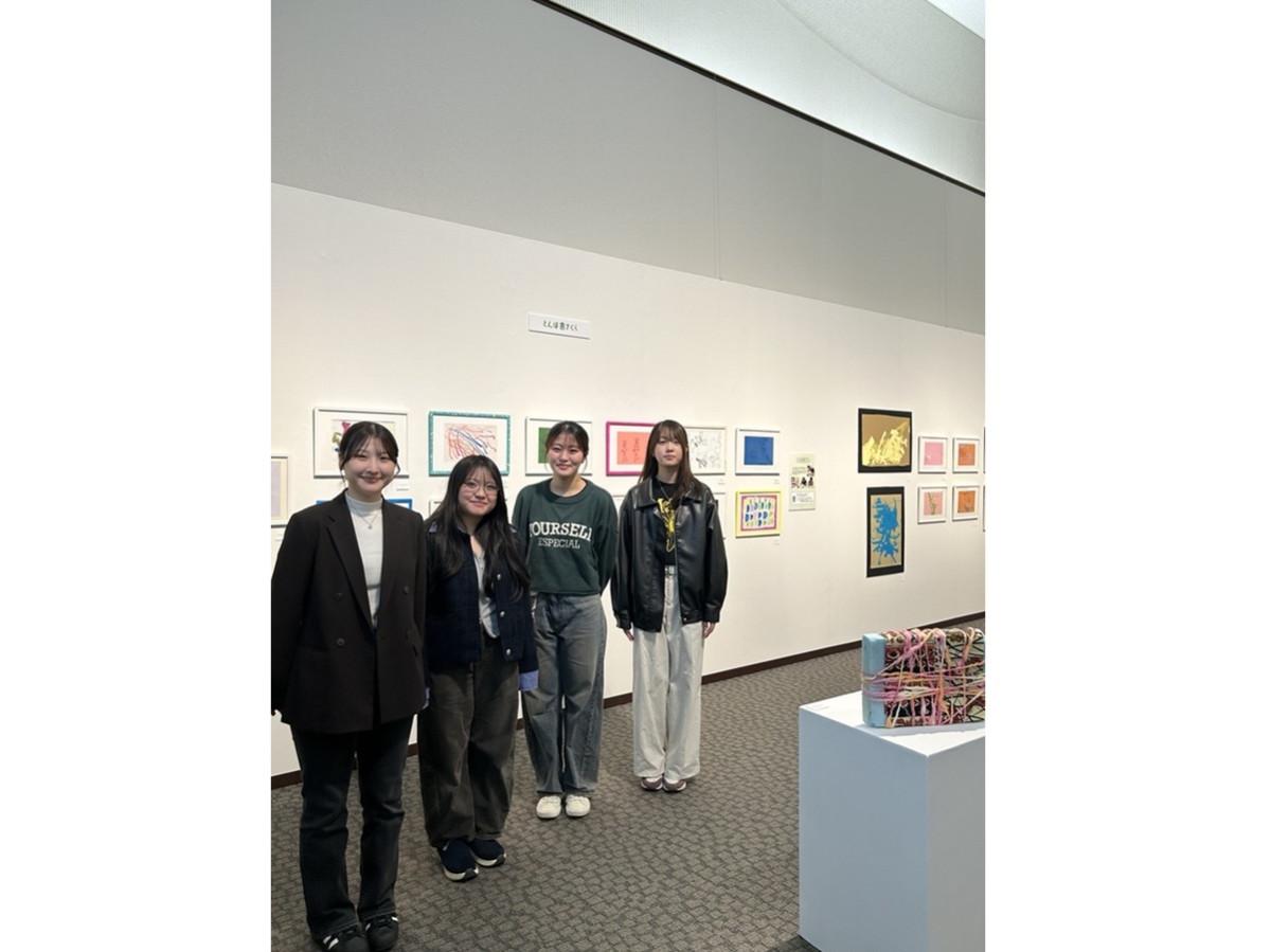 ゼミ生の学生ら（写真提供＝城西国際大学）