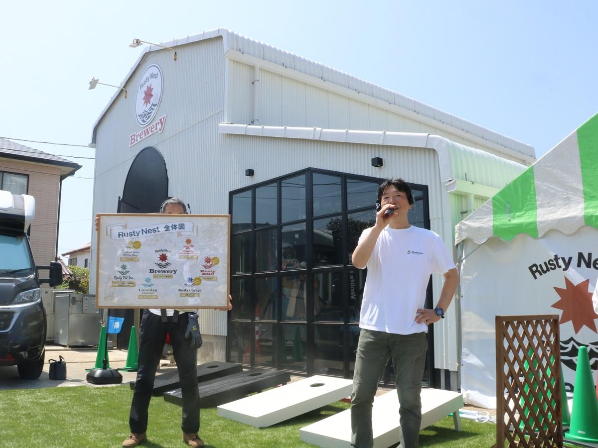 来場者へ感謝のあいさつ