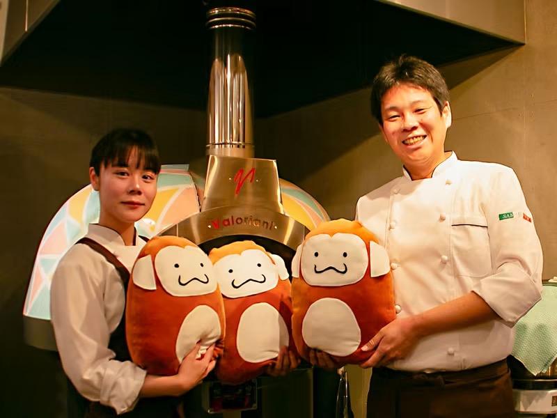 「見ざる・聞かざる・言わざる」の三猿をモチーフにした店のシンボル「三匹のおさる」全て奥様の手作り
