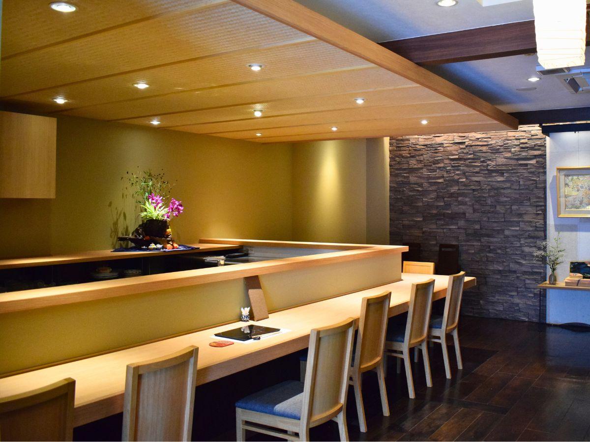 日本料理店「つづら」店内の様子