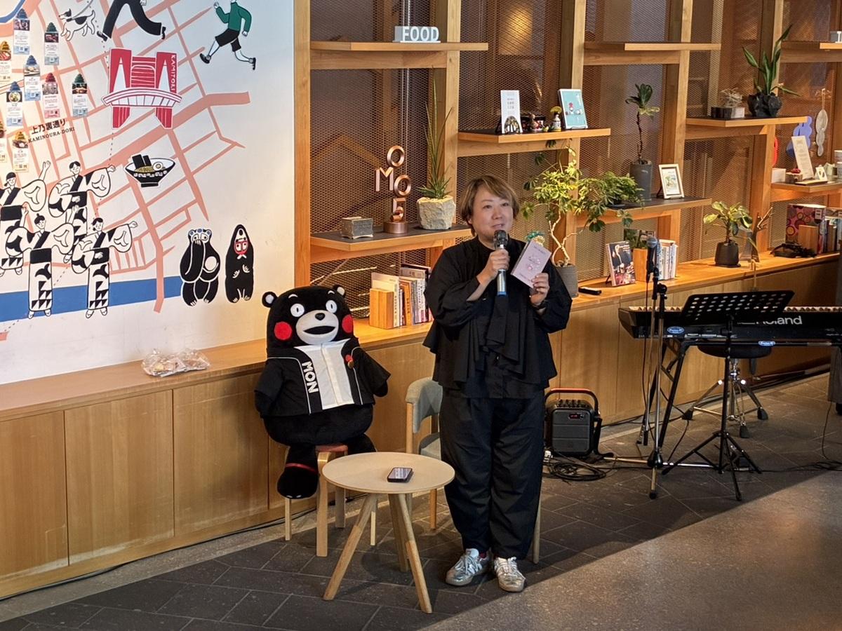 ZINEについて話す今村さん