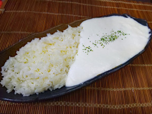 倉敷・児島の塩田にちなんだ「白いキーマカレー」　地元店主の思いとは