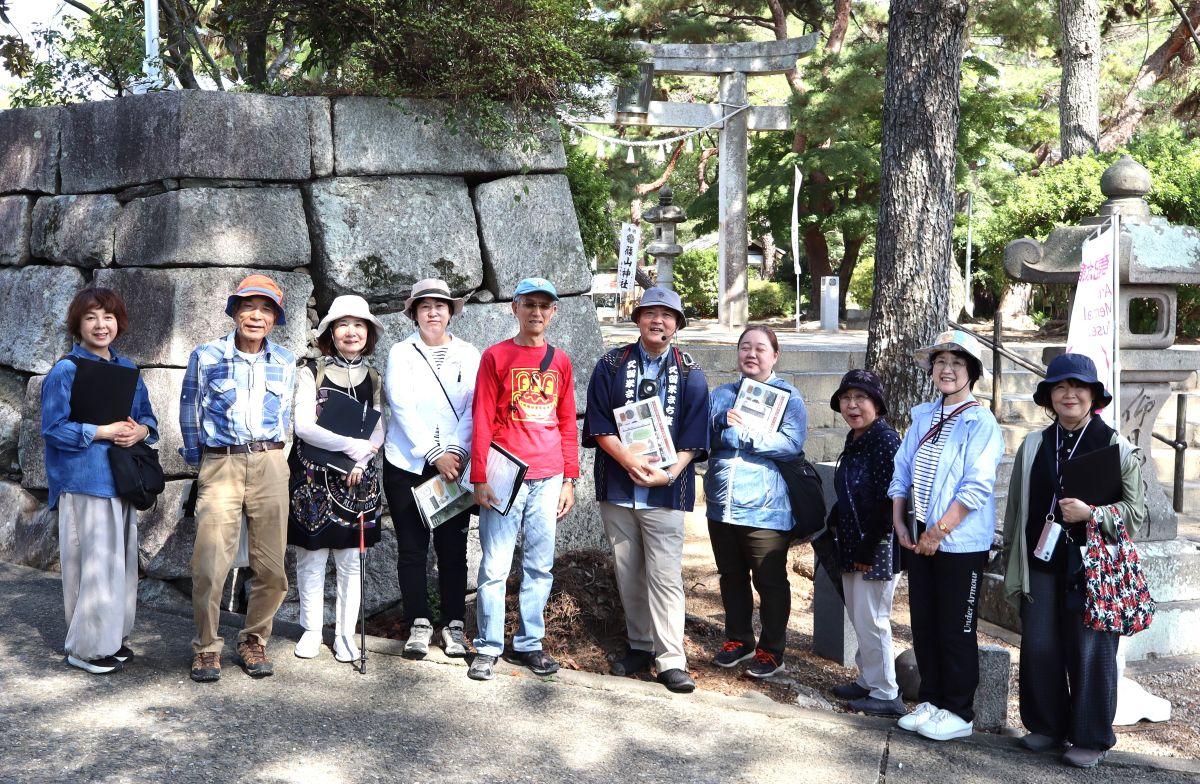 久留米城跡で久留米まち歩きプログラム「『ブラ☆モリ』徹底攻略！久留米城」が開かれた。