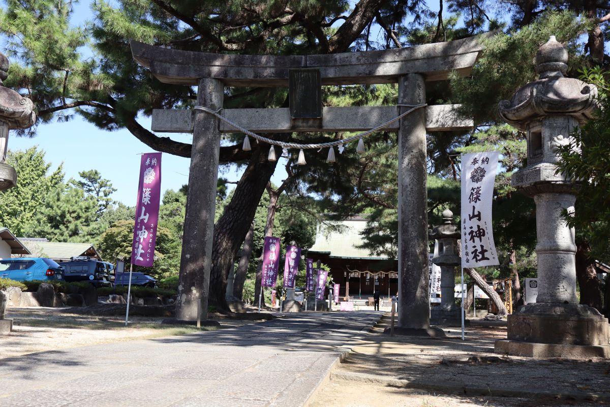 街歩きツアー「久留米城跡と梅林寺めぐり」が10月31日、JR久留米駅東口広場を発着点に開かれる。